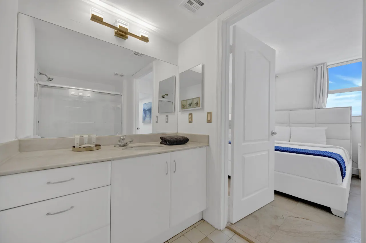 40th Floor Priceless Stay In this Gorgeous Central Unit 15
