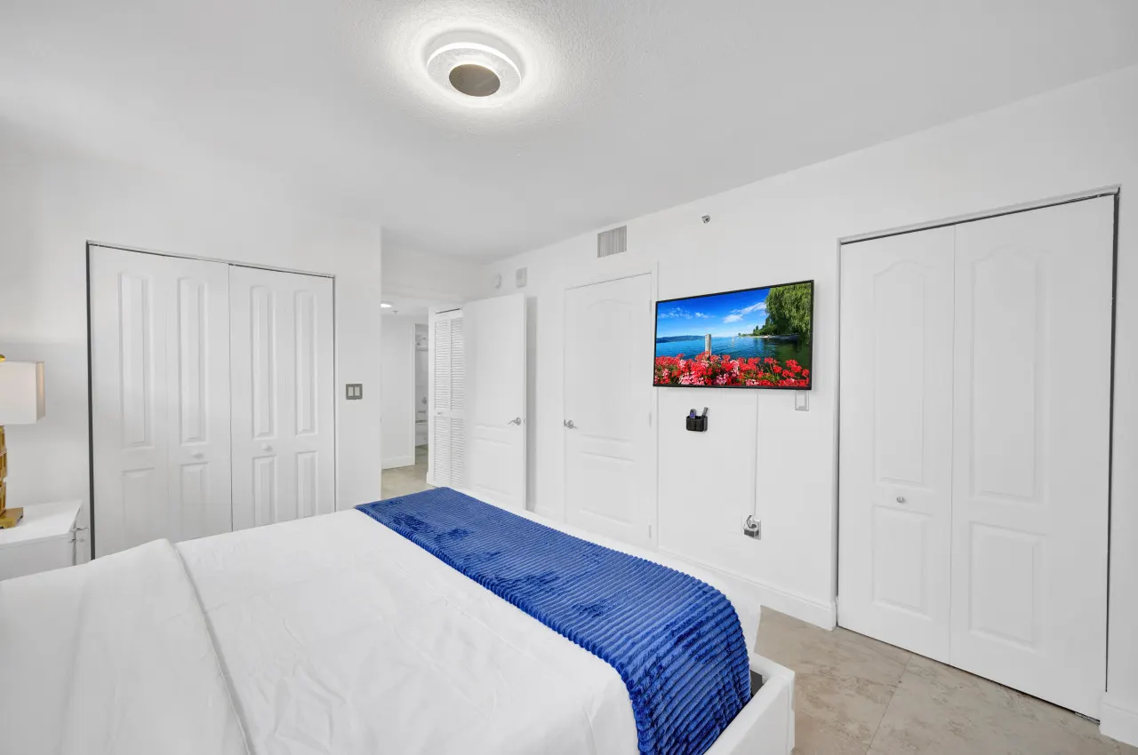 40th Floor Priceless Stay In this Gorgeous Central Unit 18