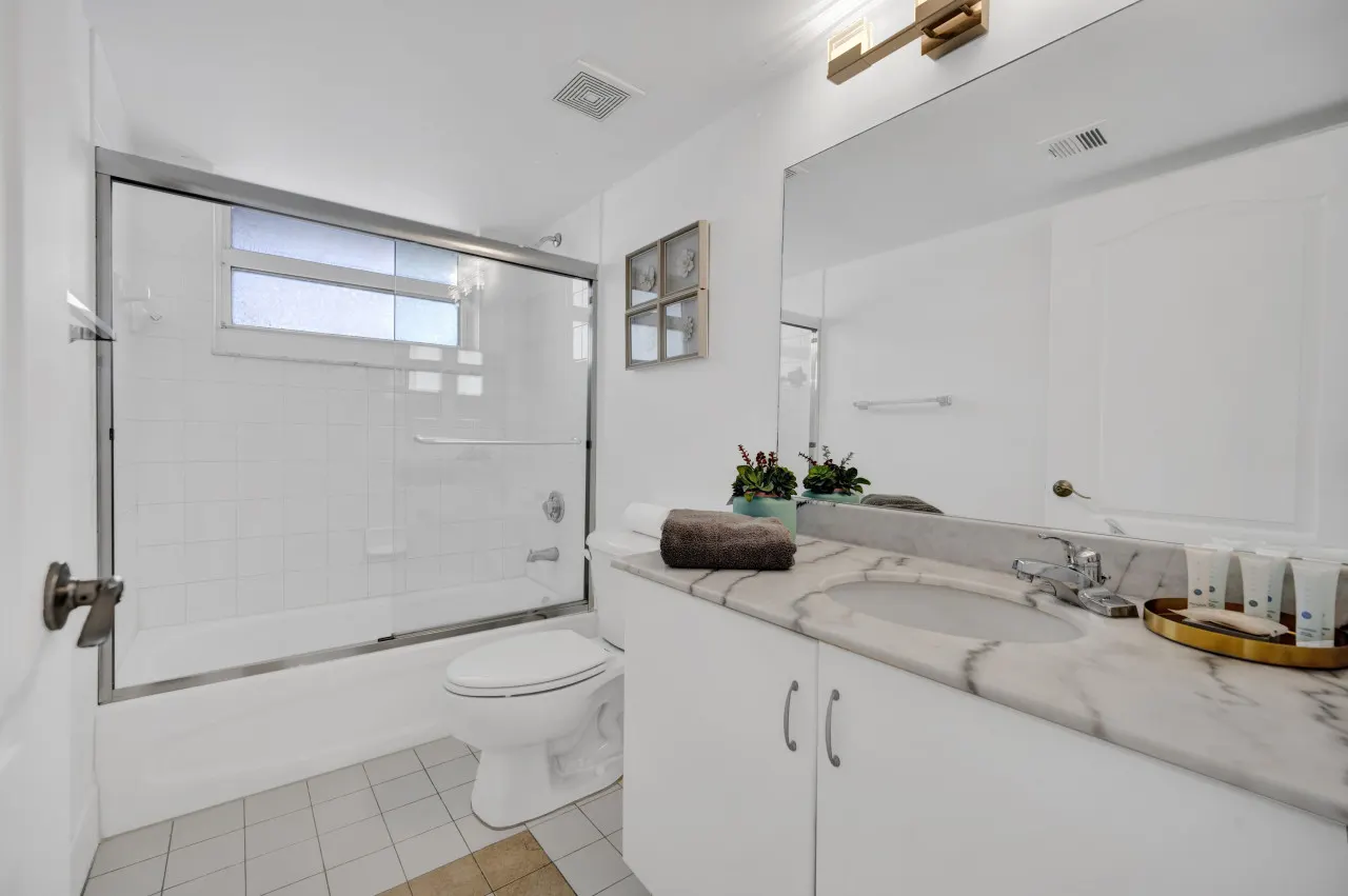 40th Floor Priceless Stay In this Gorgeous Central Unit 19