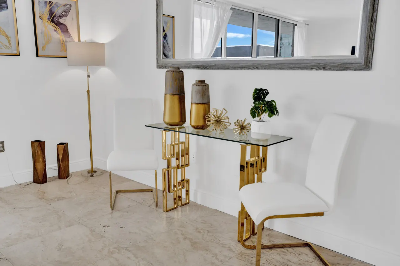 40th Floor Priceless Stay In this Gorgeous Central Unit 20