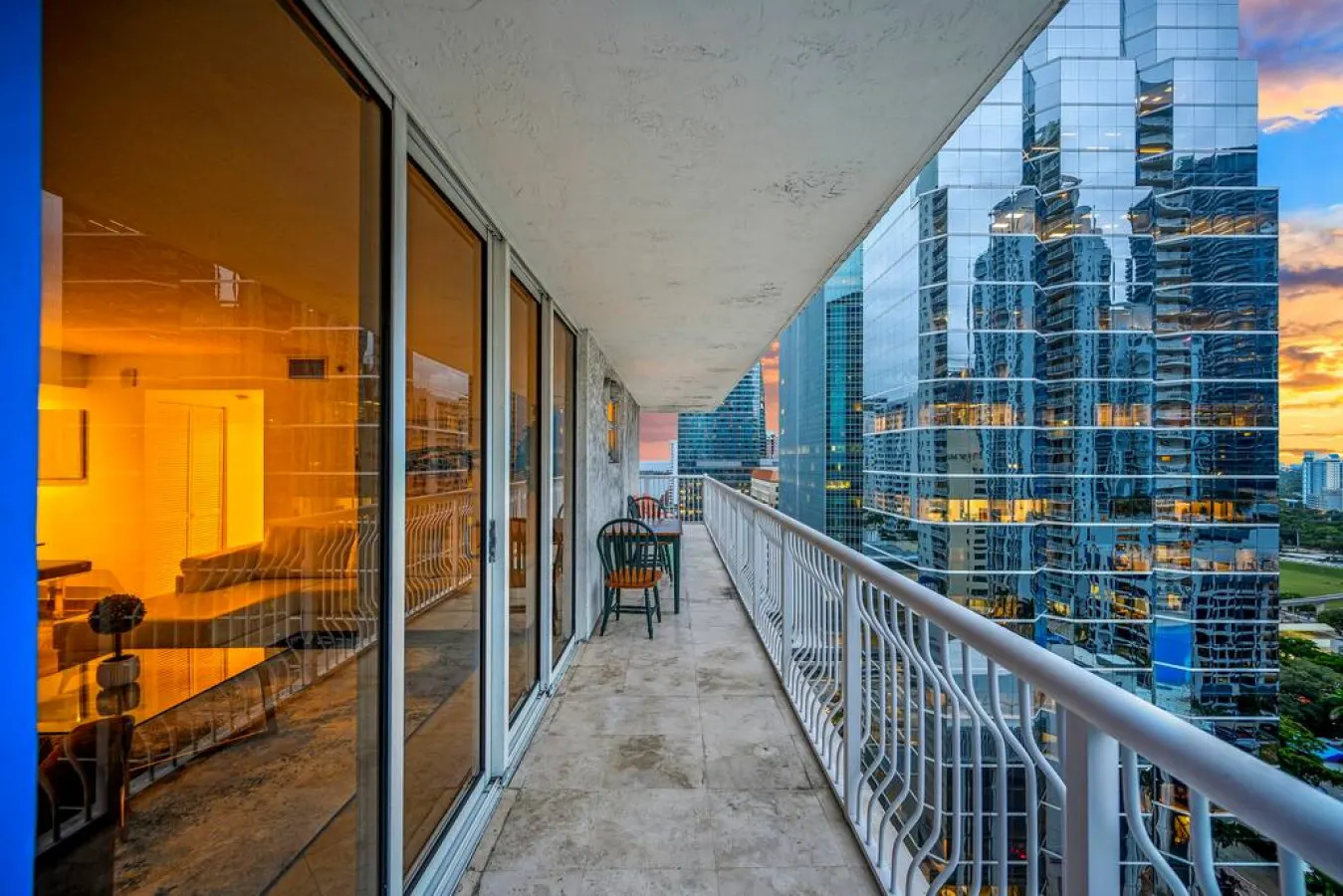 40th Floor Priceless Stay In this Gorgeous Central Unit 3