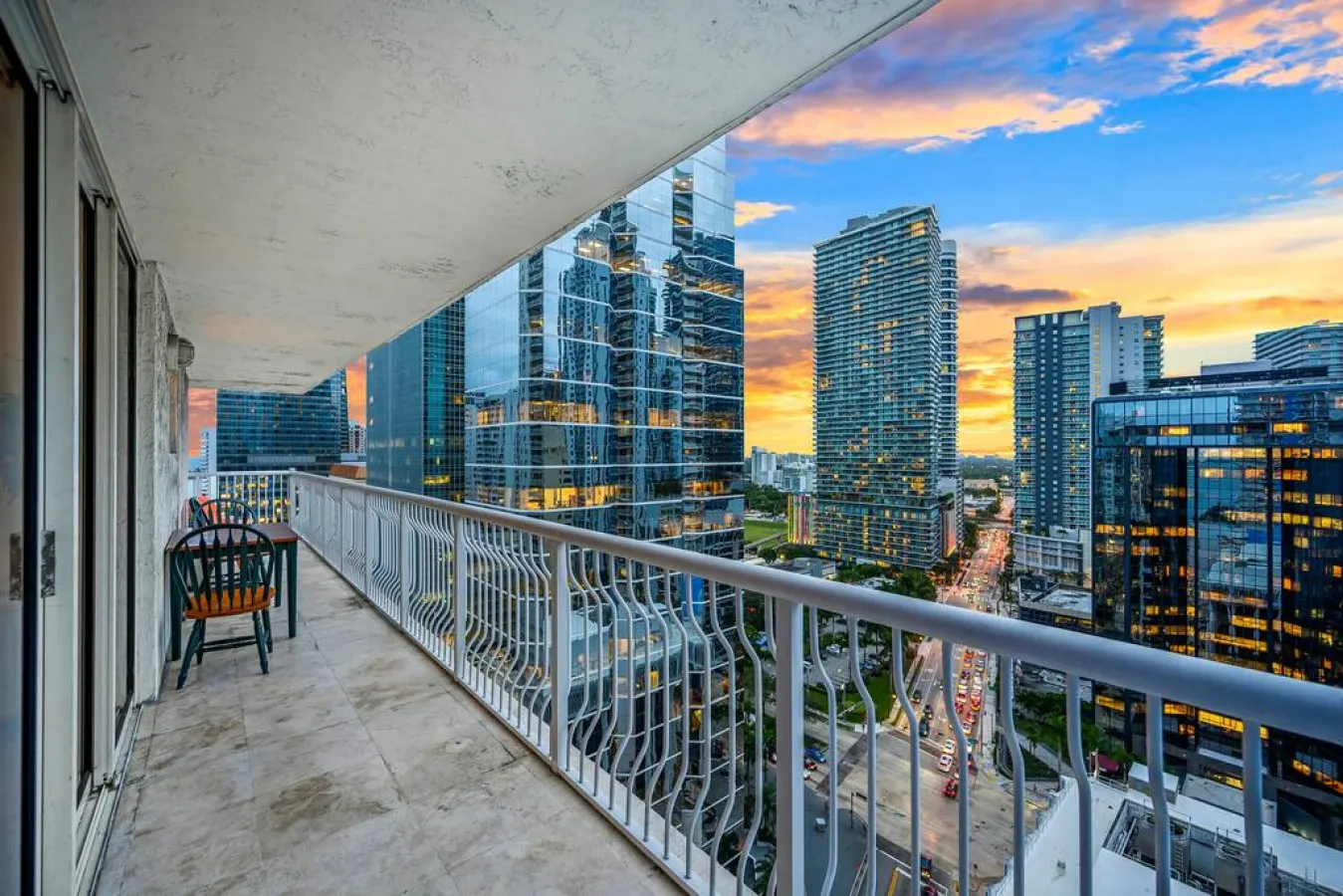 40th Floor Priceless Stay In this Gorgeous Central Unit 5