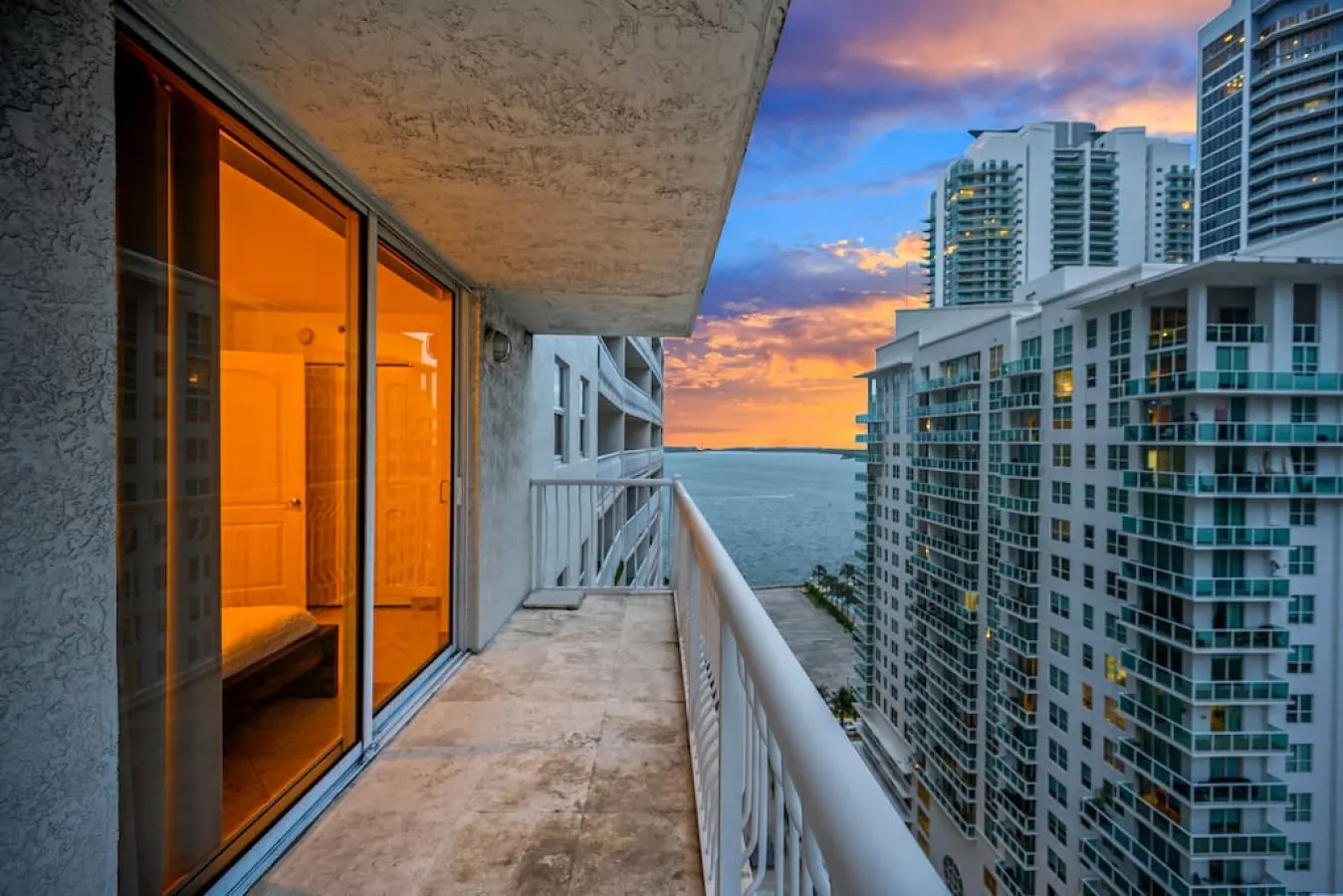 40th Floor Priceless Stay In this Gorgeous Central Unit 6