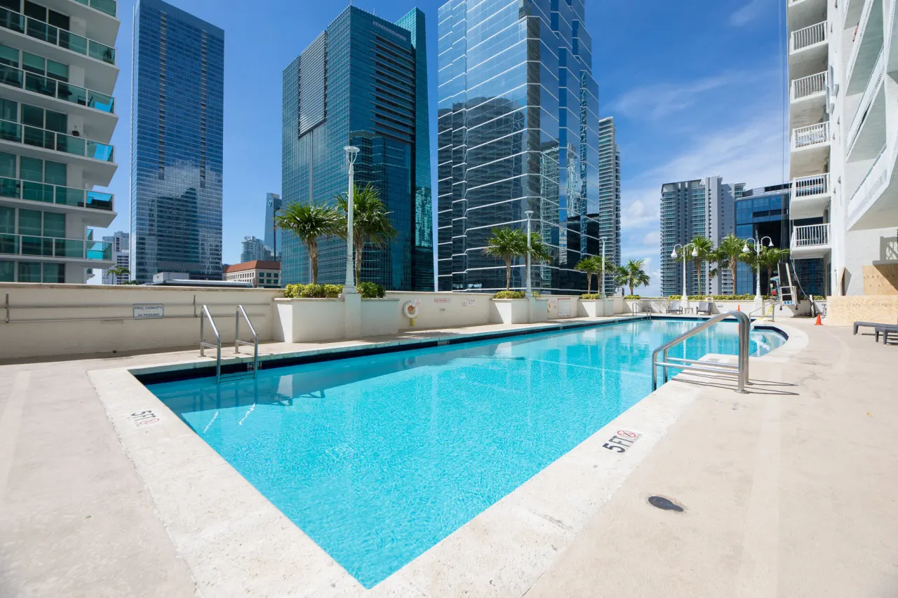 40th Floor Priceless Stay In this Gorgeous Central Unit 7