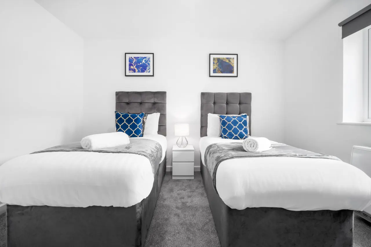 Stylish 2 Bed Apartment - Parking - Smart TV - WIFI 52 9