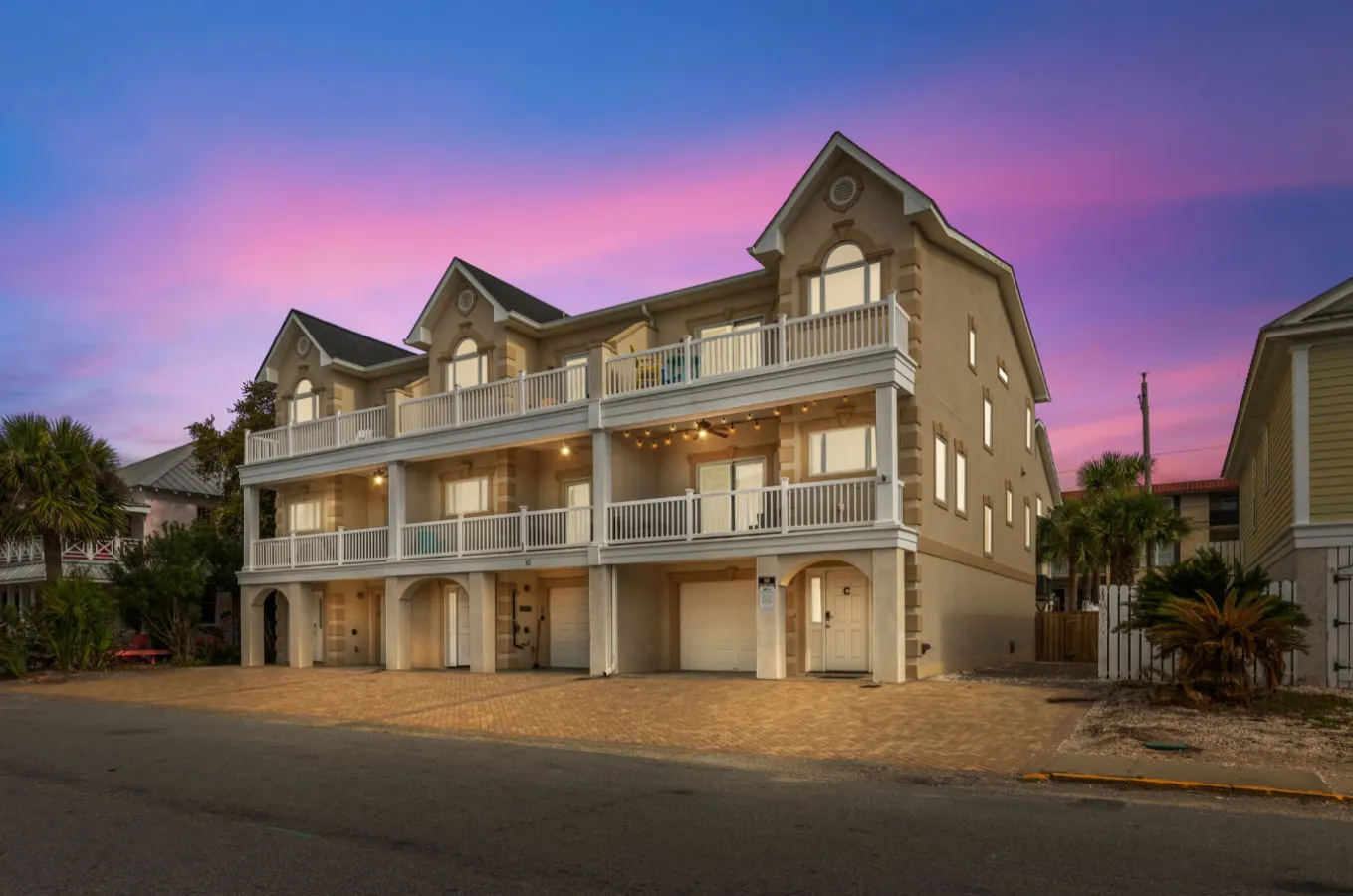 4 Bed Townhouse Walk To The Beach
