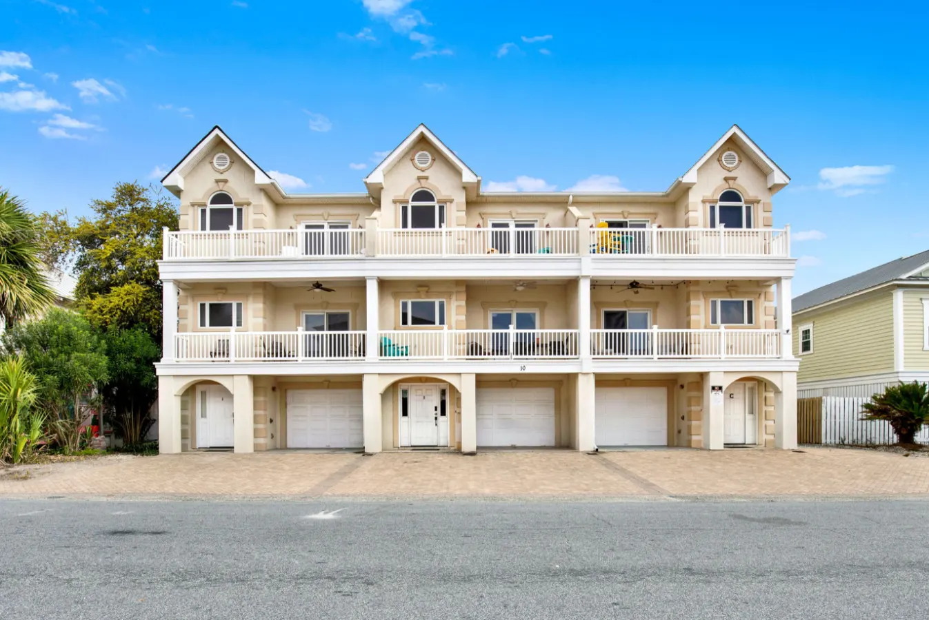 4 Bed Townhouse Walk To The Beach — photo 2