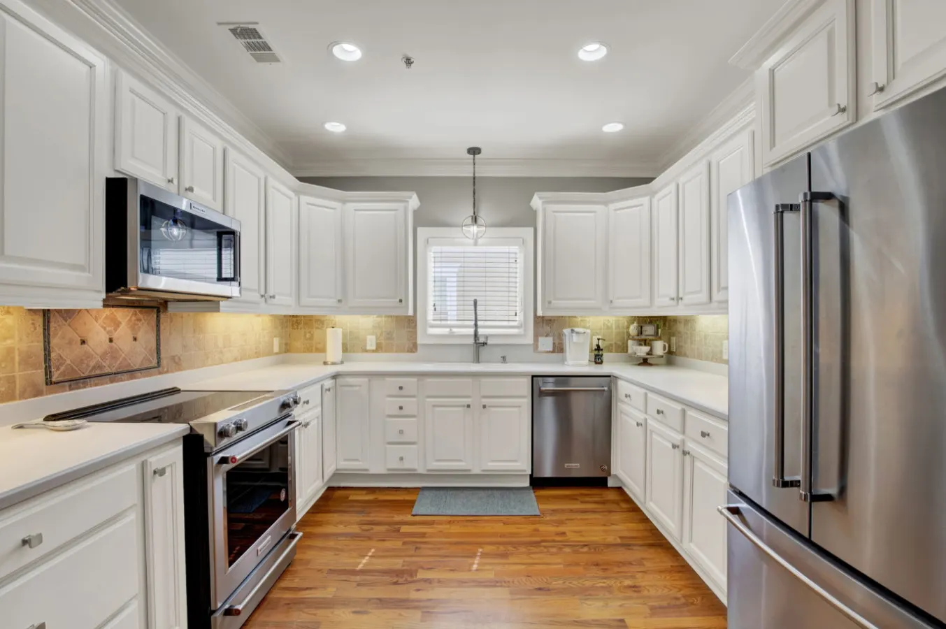 4 Bed Townhouse Walk To The Beach 19