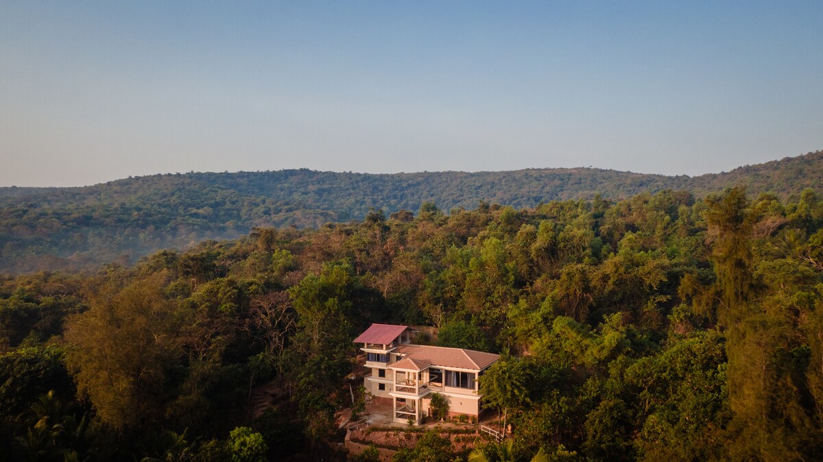 Luxury Hill Cottage with Private Pool — photo 2