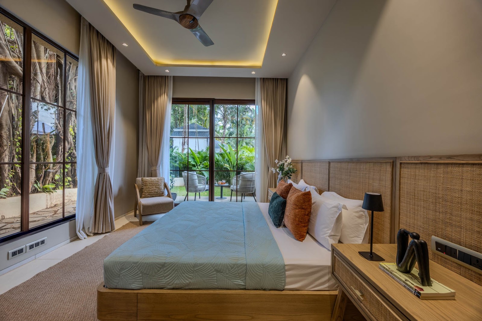 StayVista at Villa De Amara w/ Wifi, BBQ 9