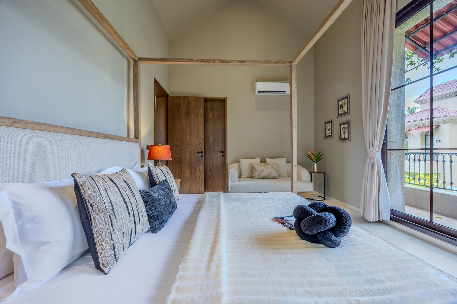 StayVista at Villa De Amara w/ Wifi, BBQ 10