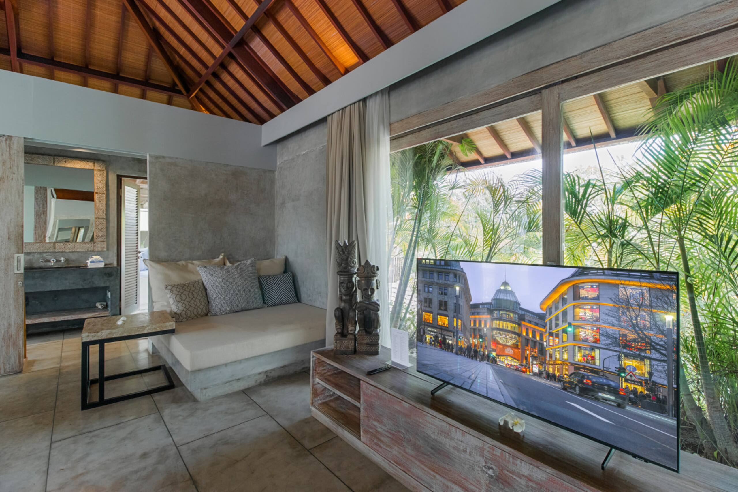 Lavish 5 Bed, Sleeps 10, Butler, Daily Breakfast 24
