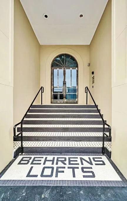 Urban Oasis In Downtown - steps to the Silos! — photo 2