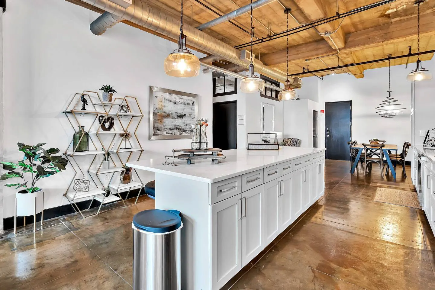 Urban Oasis In Downtown - steps to the Silos! 20