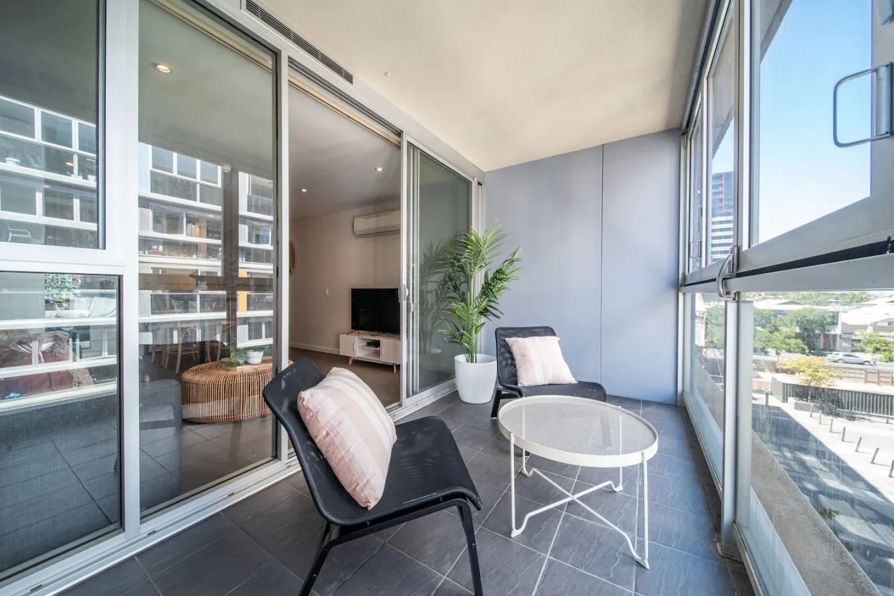 Infinity on Morphett—Stay Central in the CBD — photo 2