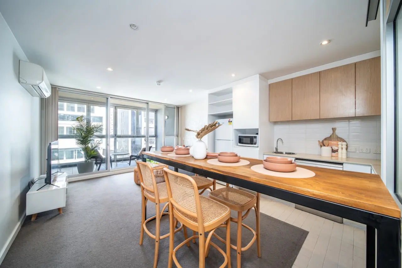 Infinity on Morphett—Stay Central in the CBD 10