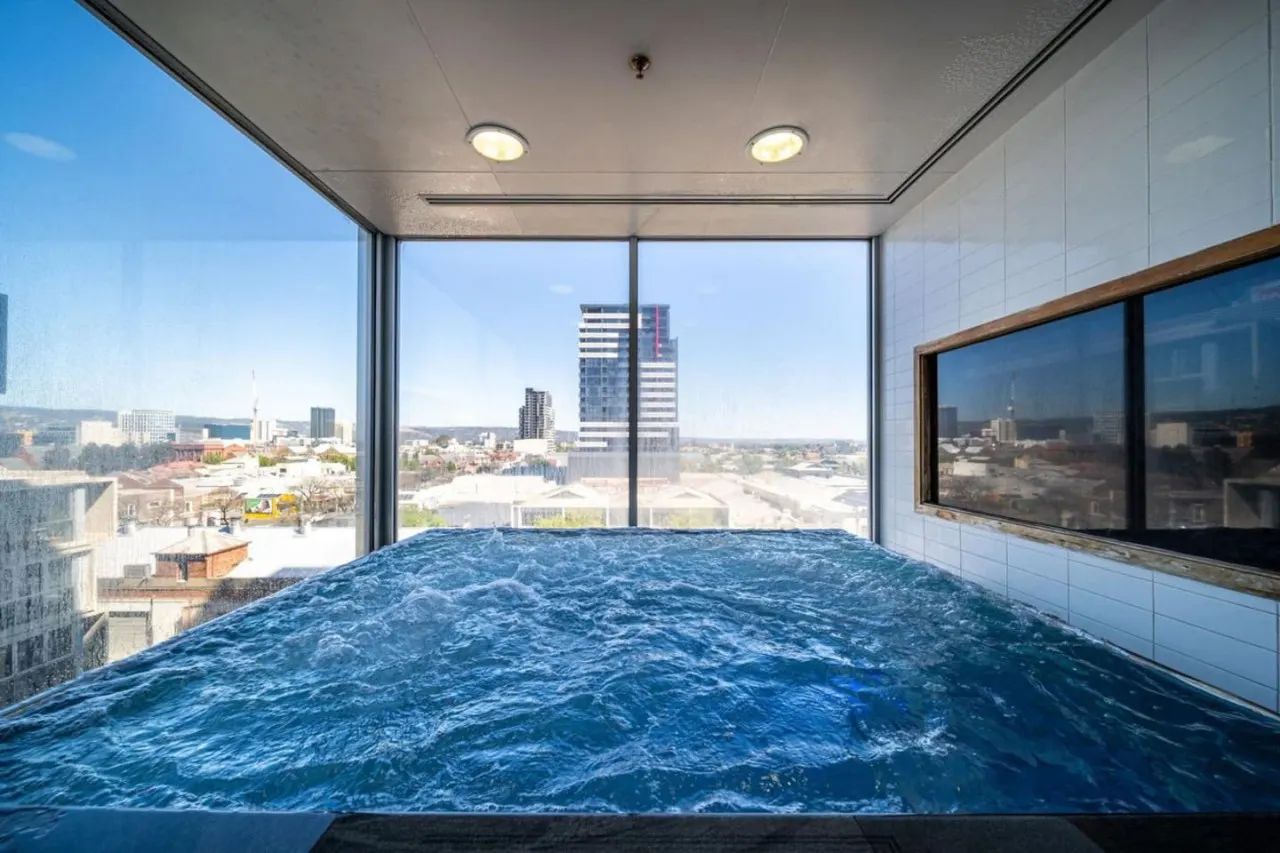 Infinity on Morphett—Stay Central in the CBD — photo 3