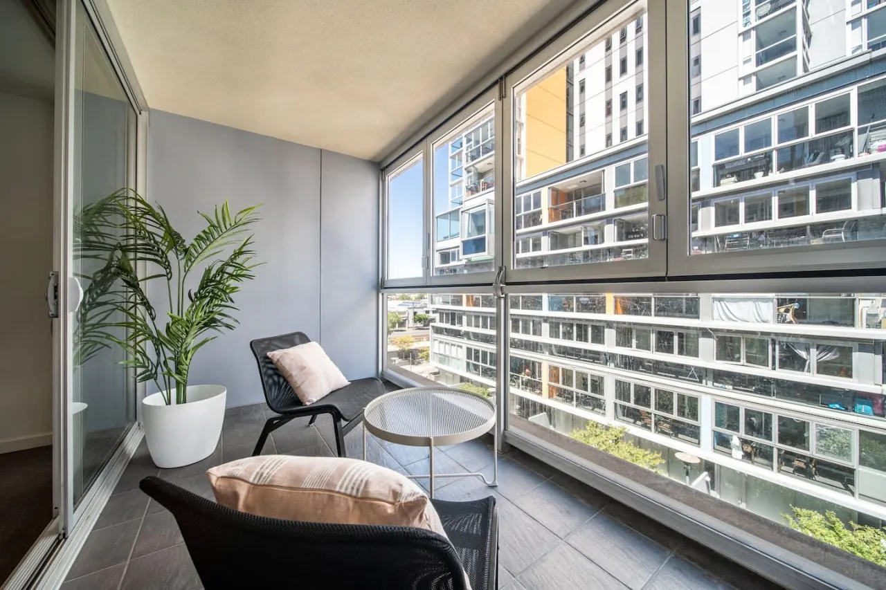 Infinity on Morphett—Stay Central in the CBD 8