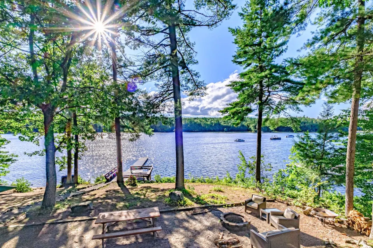 Paradise on Sebago Cove- Waterfront Sebago Cove Camp w. over-the-water deck