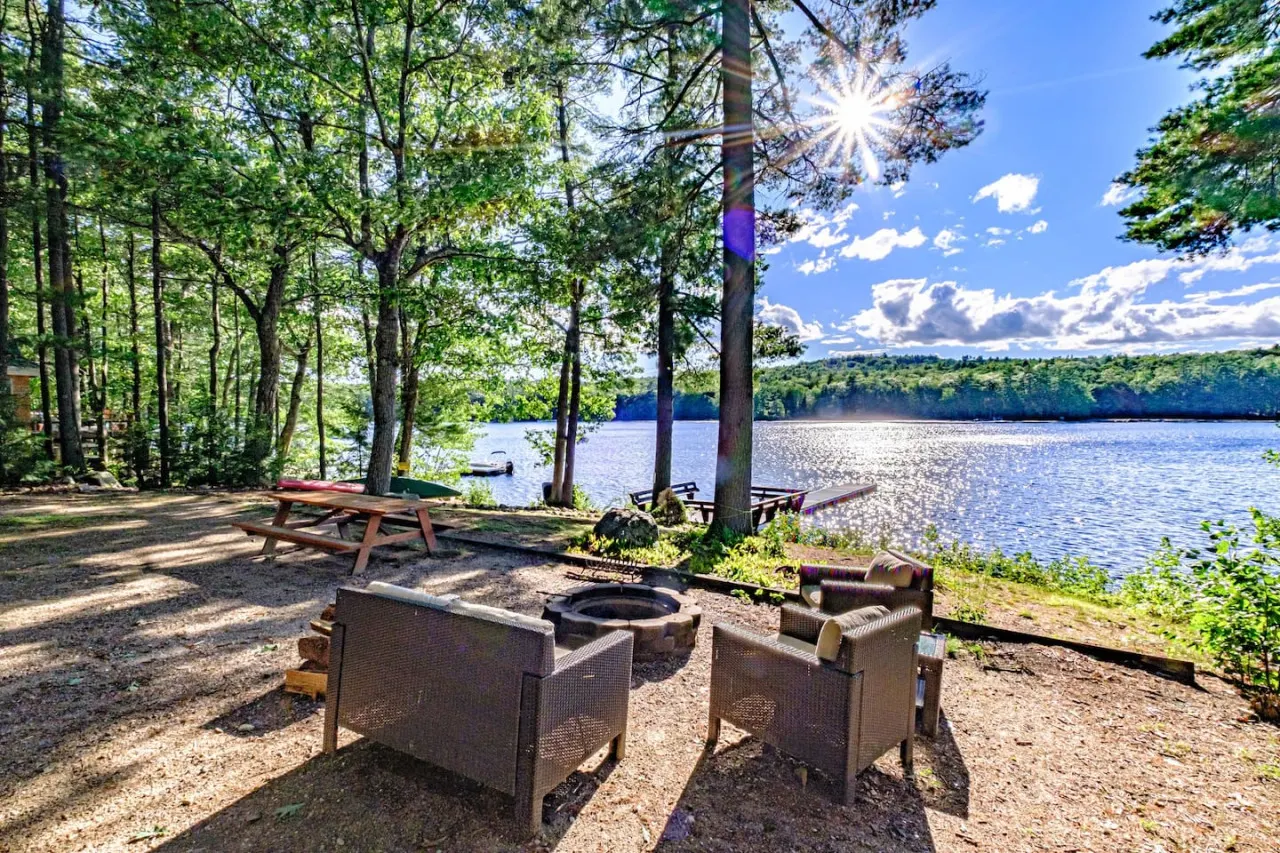 Paradise on Sebago Cove- Waterfront Sebago Cove Camp w. over-the-water deck 9