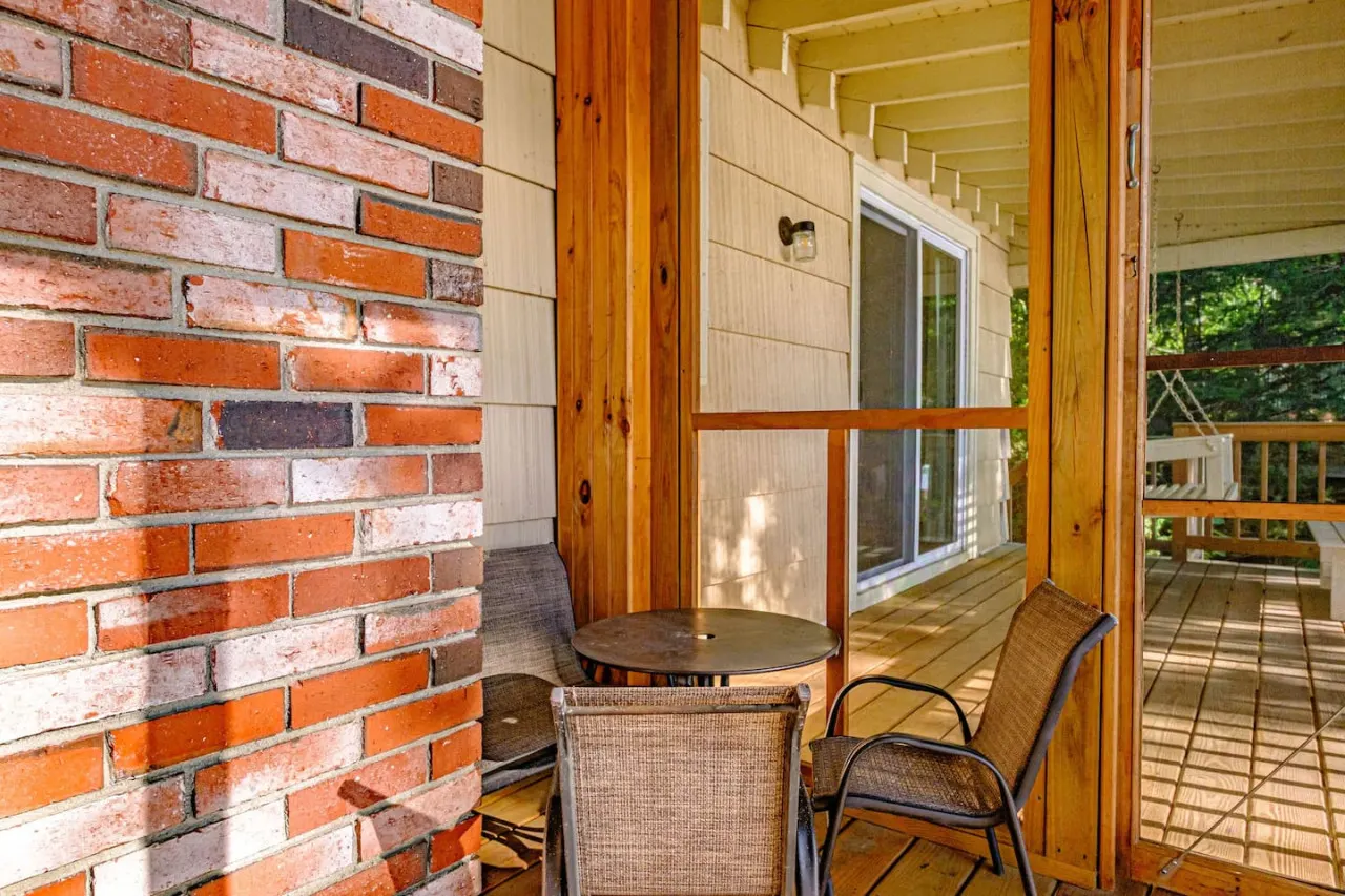 Paradise on Sebago Cove- Waterfront Sebago Cove Camp w. over-the-water deck 12