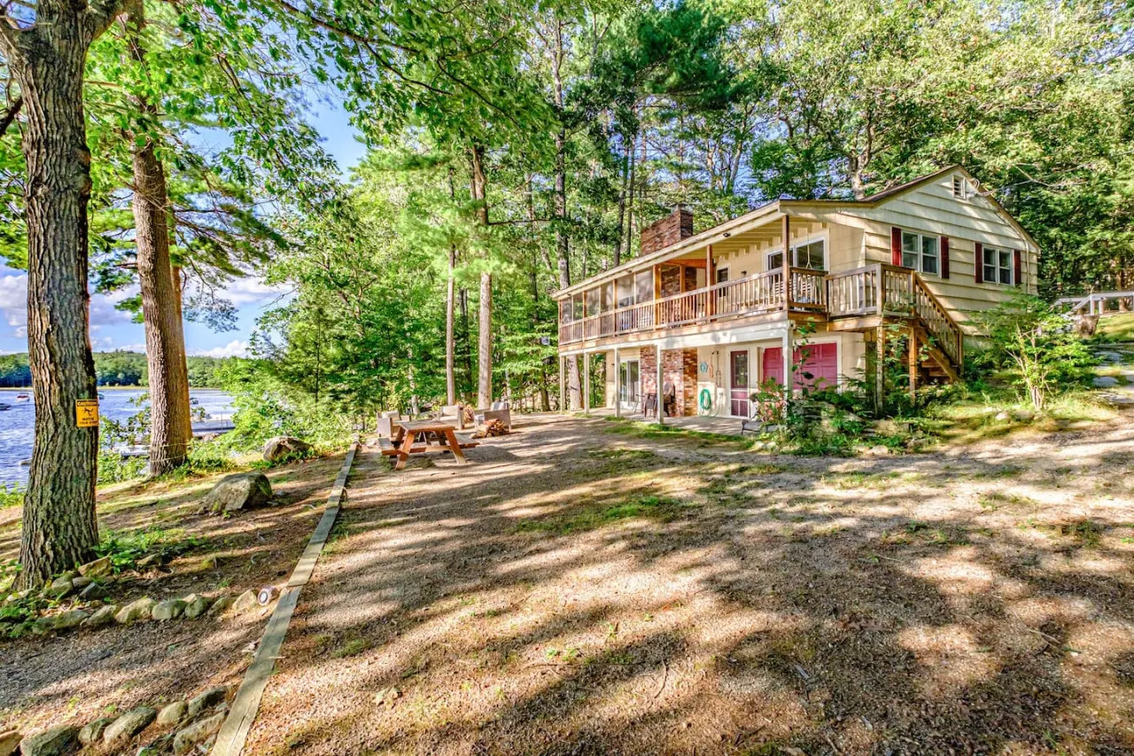 Paradise on Sebago Cove- Waterfront Sebago Cove Camp w. over-the-water deck — photo 5