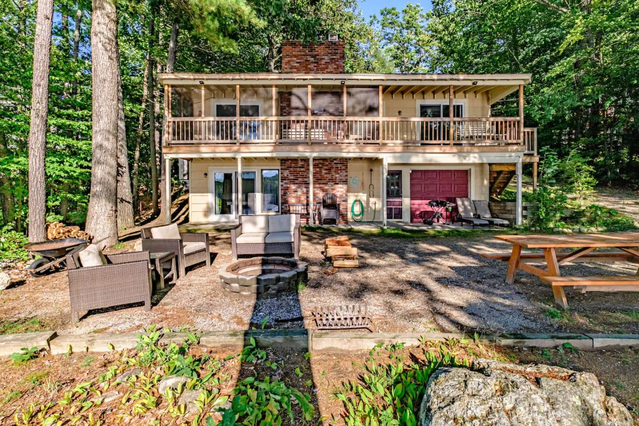 Paradise on Sebago Cove- Waterfront Sebago Cove Camp w. over-the-water deck 6
