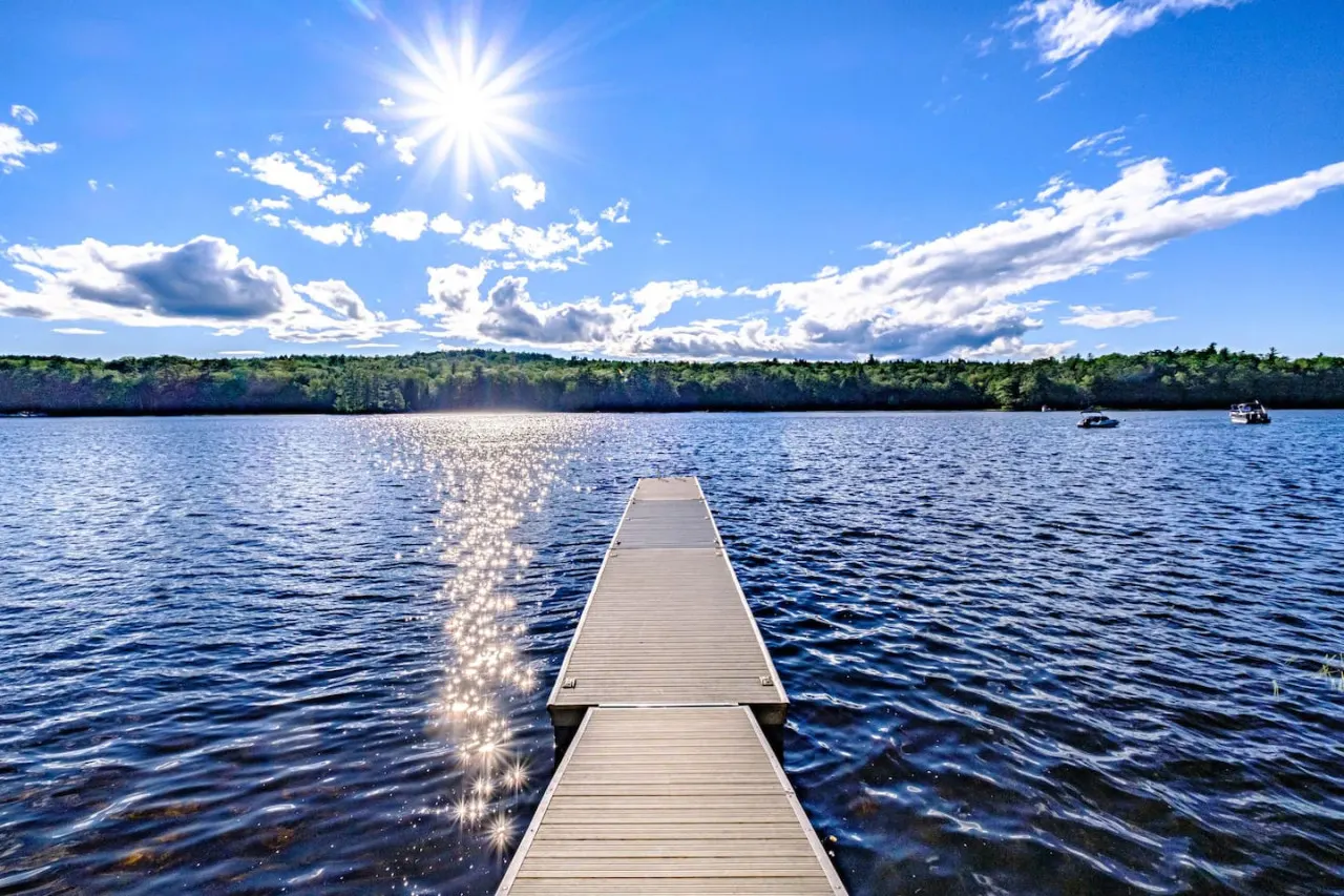 Paradise on Sebago Cove- Waterfront Sebago Cove Camp w. over-the-water deck 8