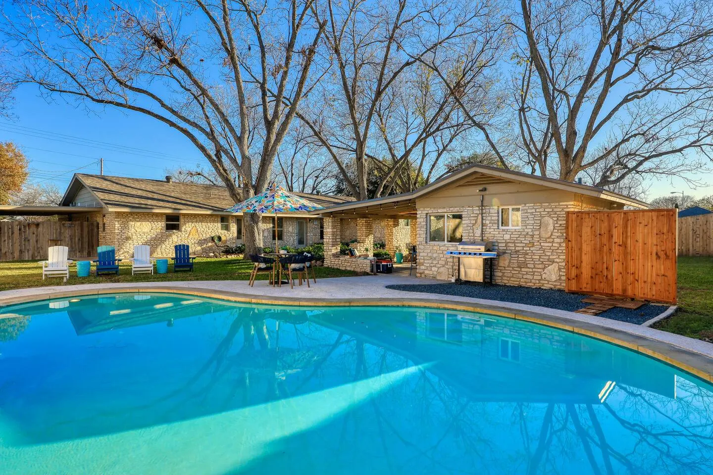Poker Paradise & Pool Cabana 3