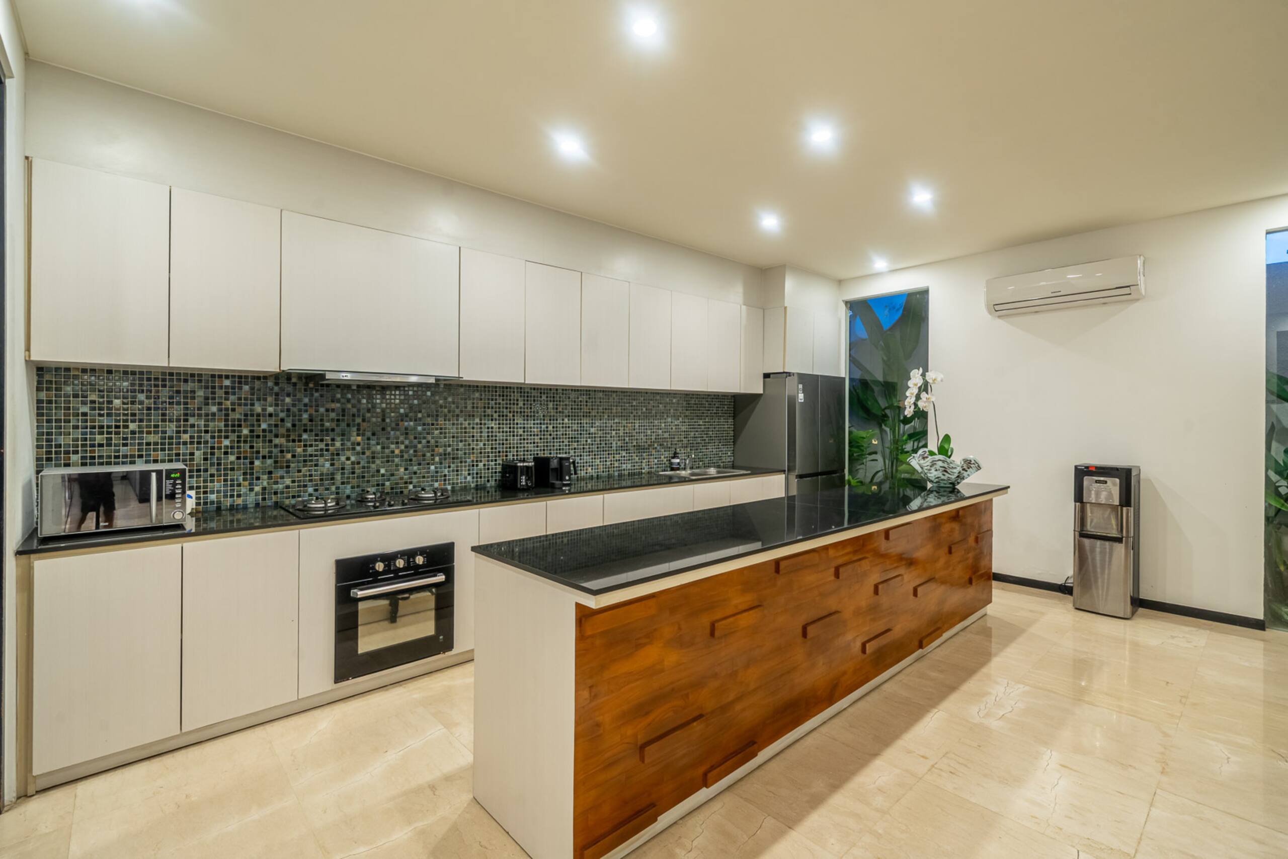 Villa Aquila spacious luxury in prime location 26
