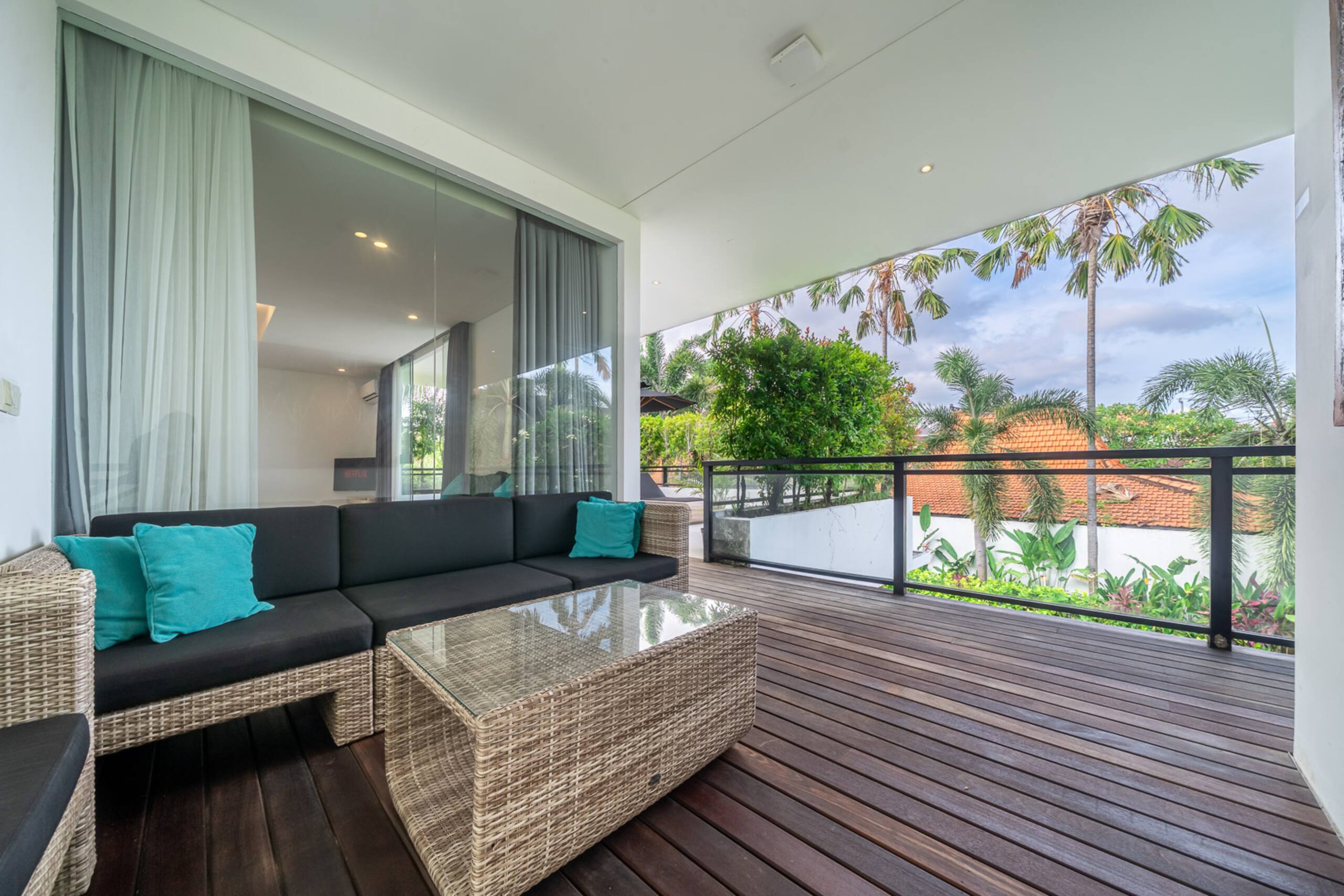 Villa Aquila spacious luxury in prime location 32