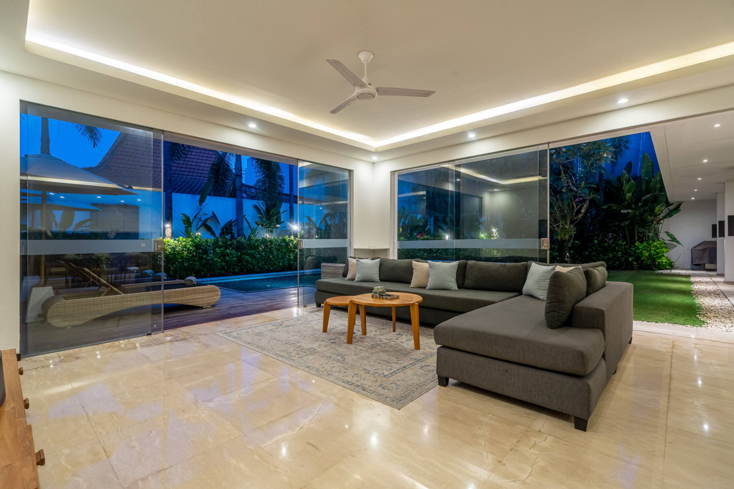 Villa Aquila spacious luxury in prime location 28