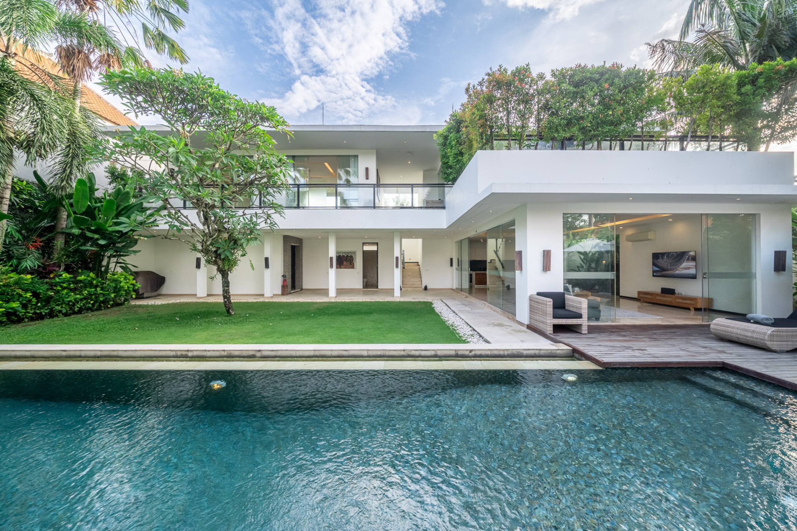 Villa Aquila spacious luxury in prime location 37