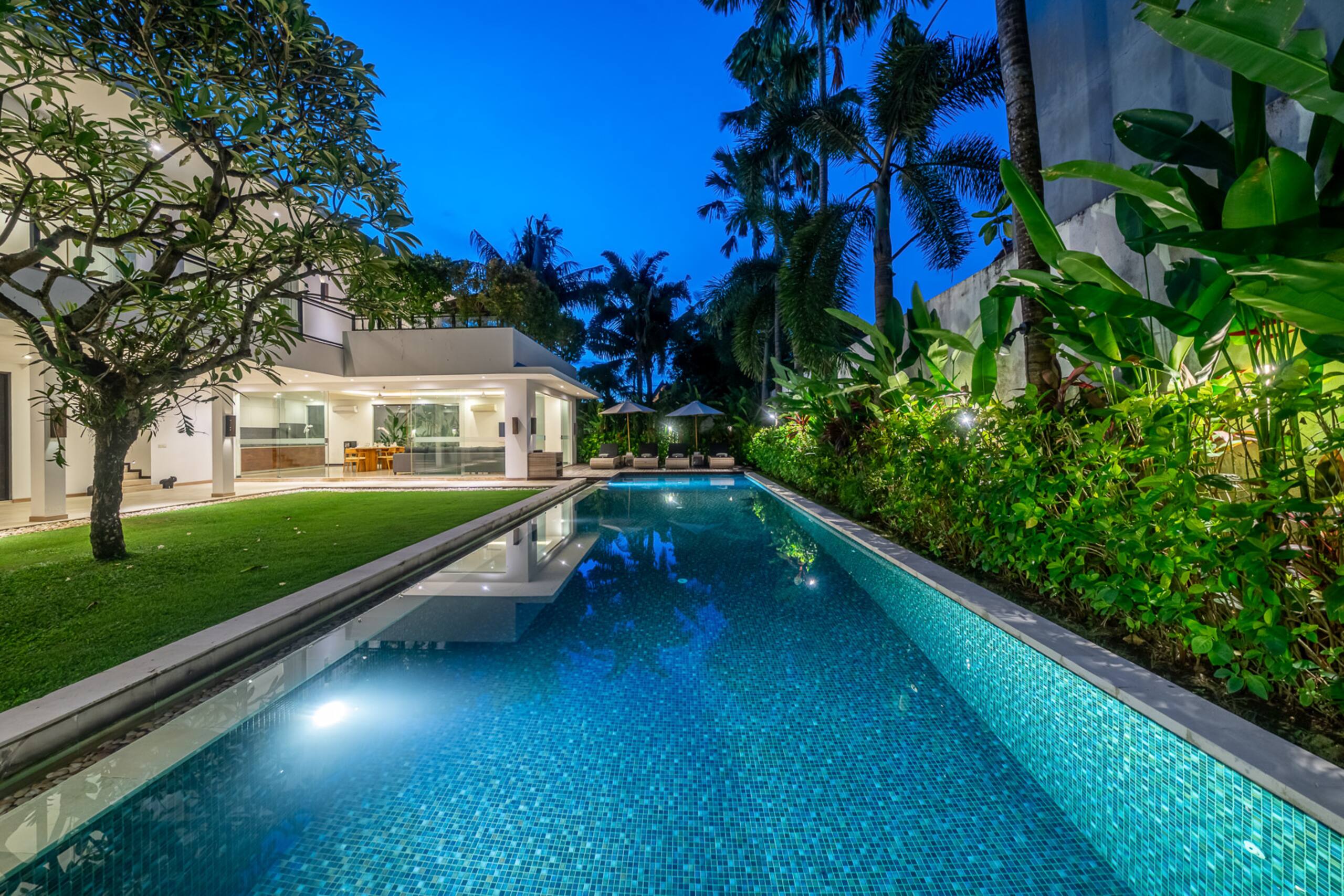 Villa Aquila spacious luxury in prime location 38