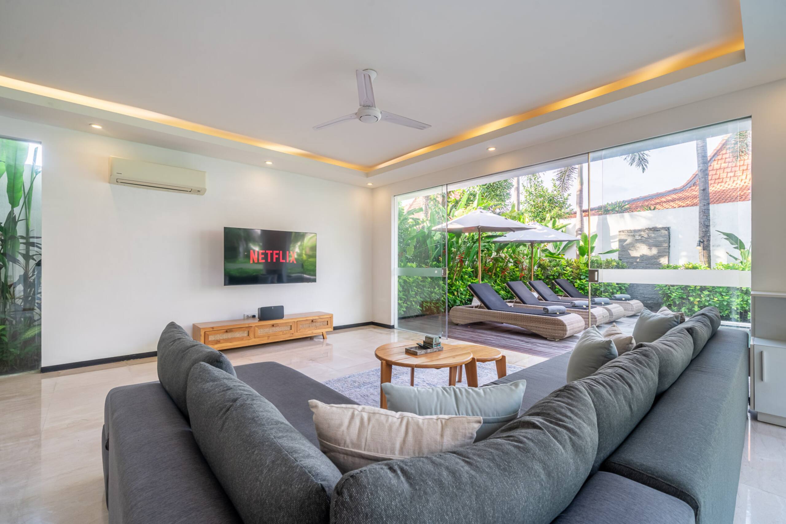 Villa Aquila spacious luxury in prime location 27