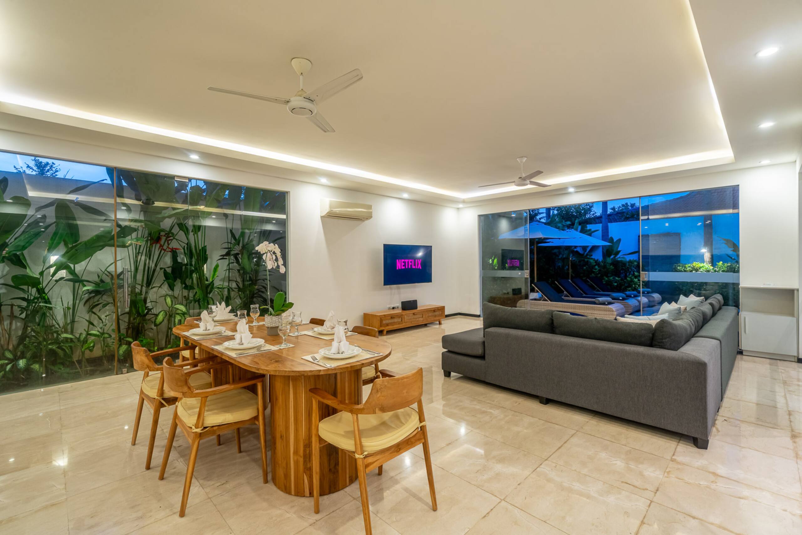 Villa Aquila spacious luxury in prime location 22