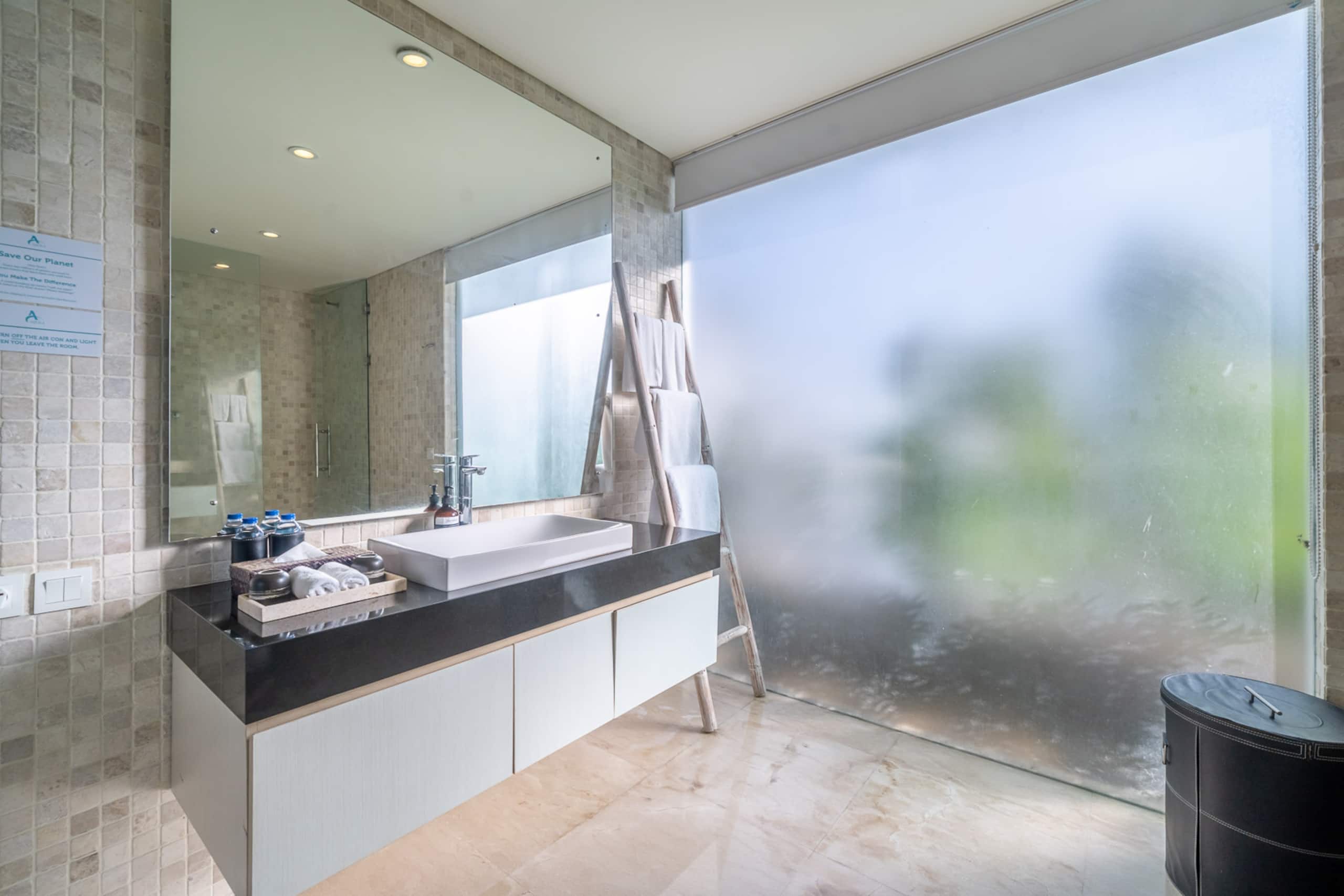 Villa Aquila spacious luxury in prime location 8