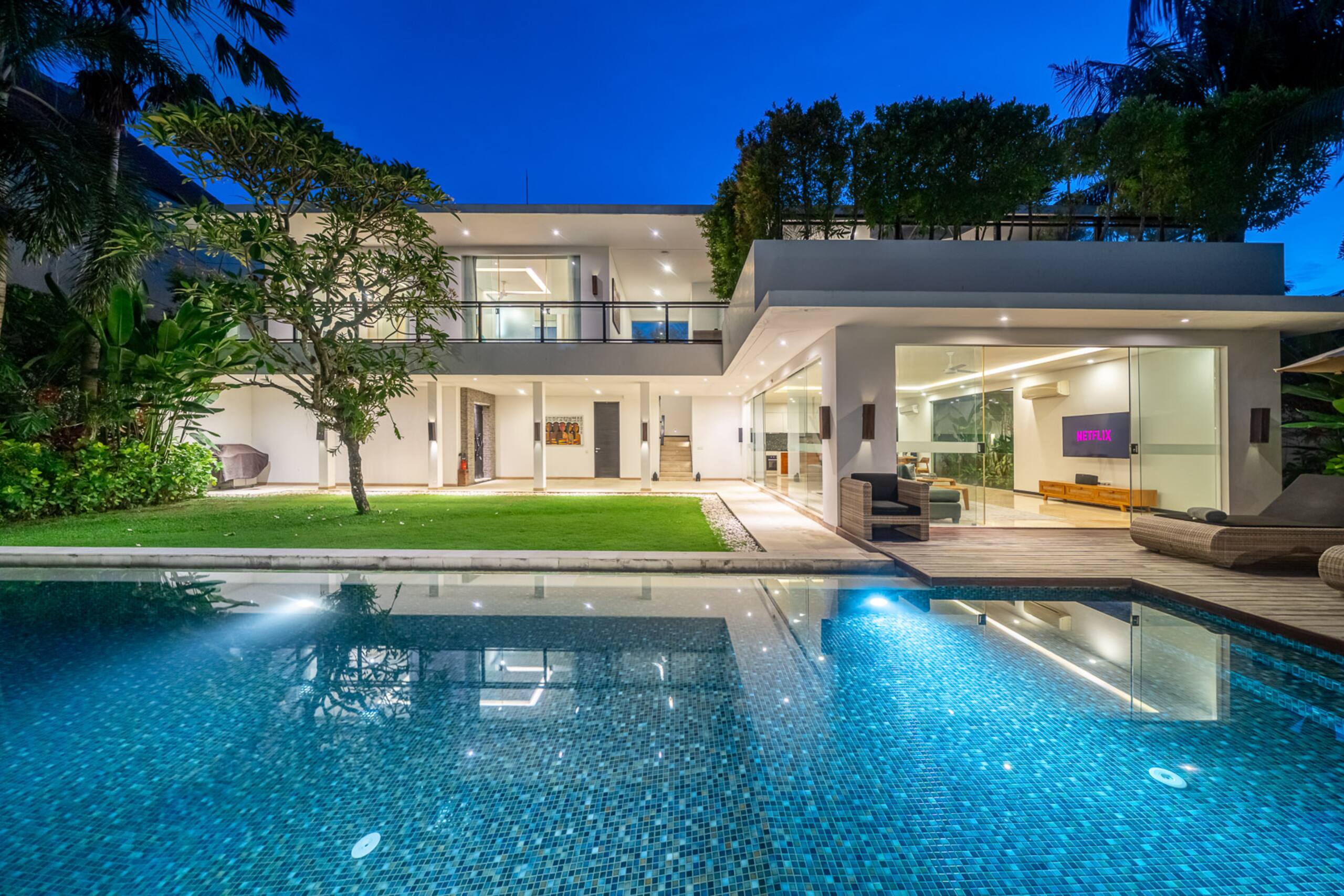 Villa Aquila spacious luxury in prime location 40
