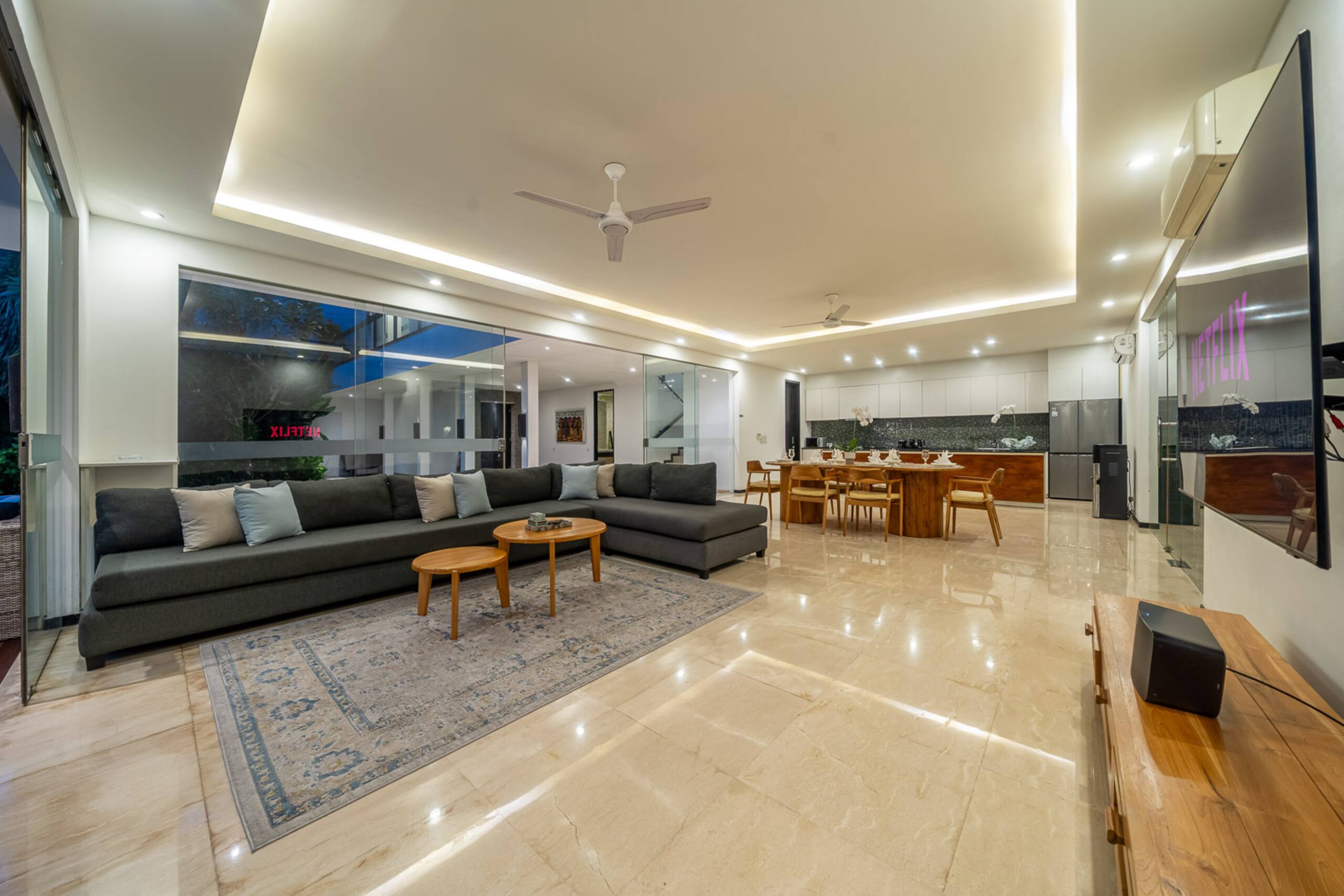 Villa Aquila spacious luxury in prime location 29