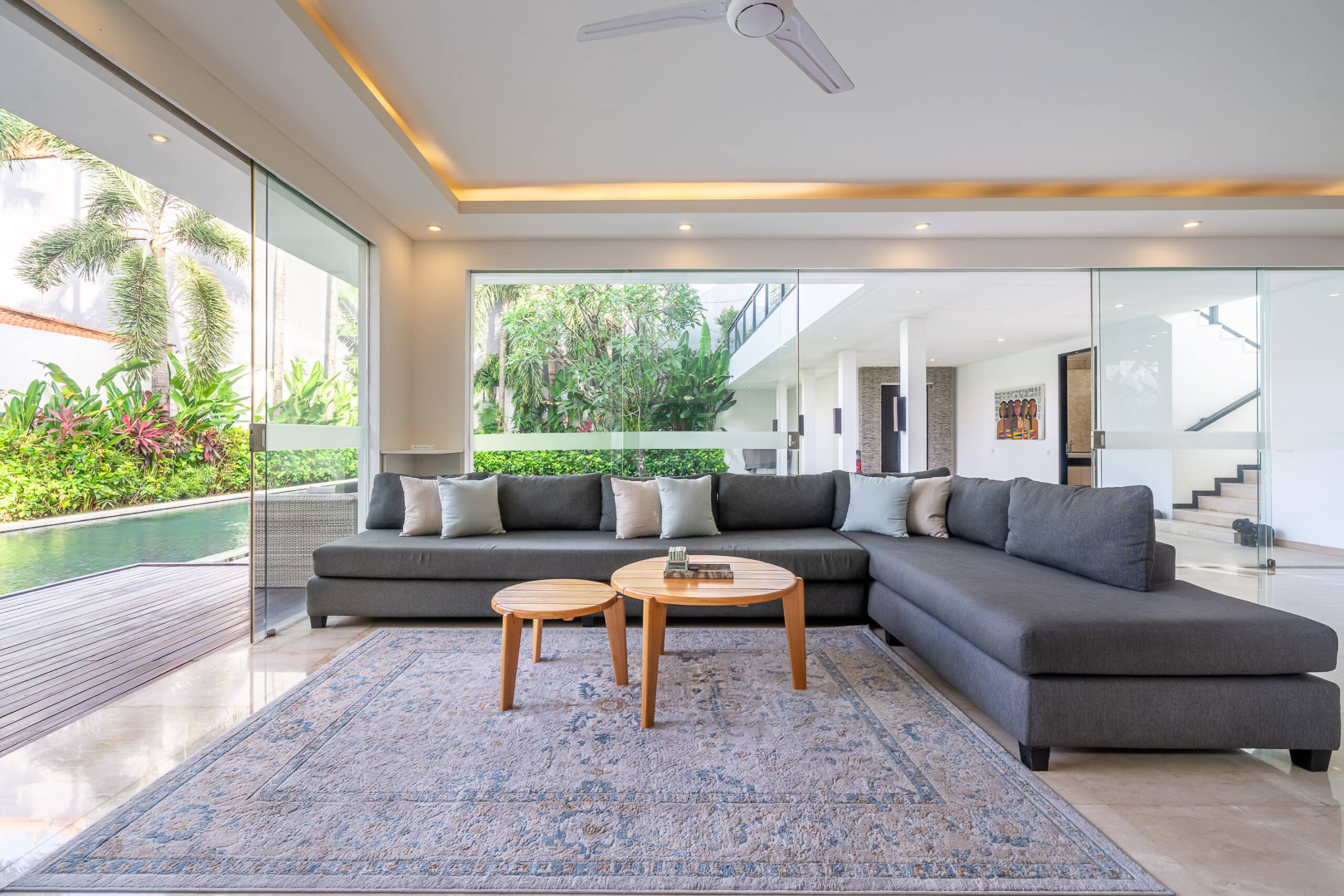 Villa Aquila spacious luxury in prime location — photo 2