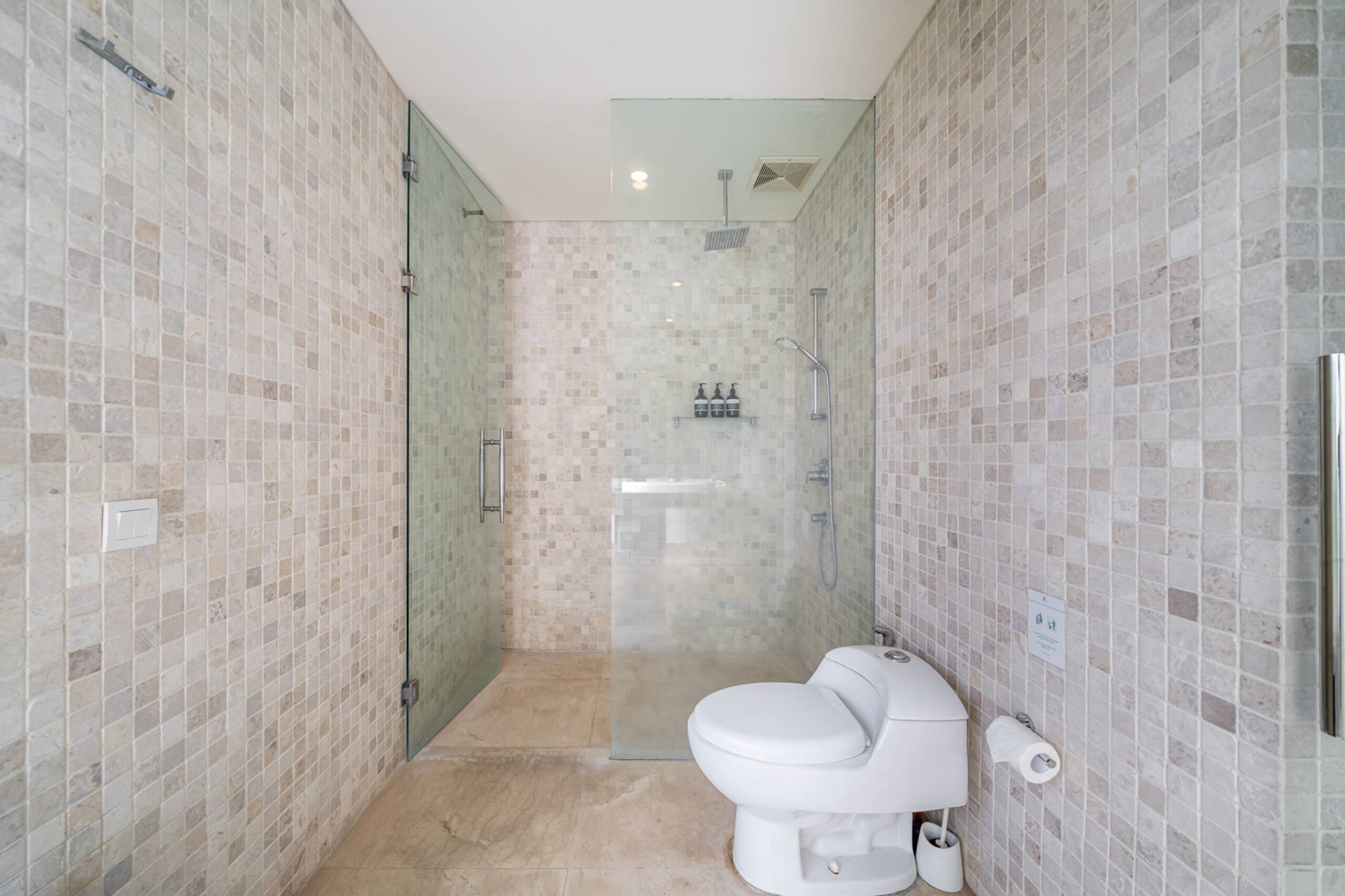 Villa Aquila spacious luxury in prime location 9