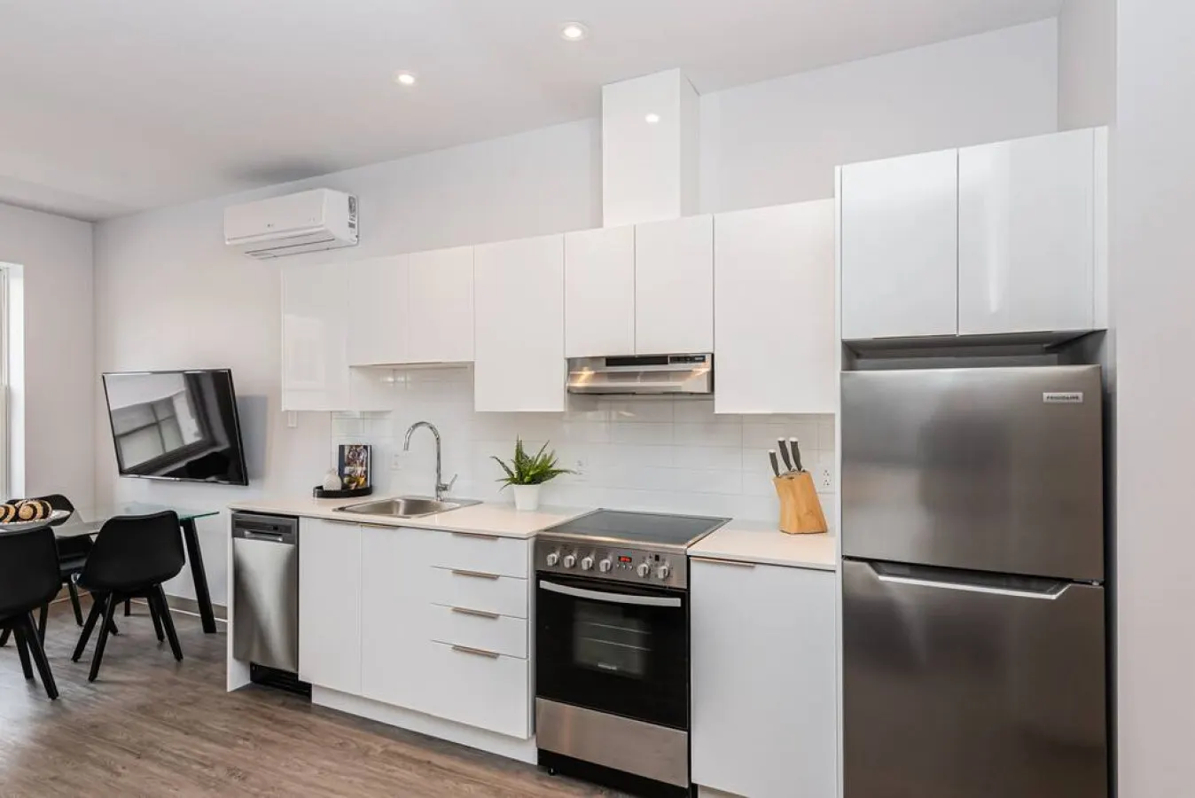 Plateau - Modern and New Studio in the Heart of the City - Unit 7 9