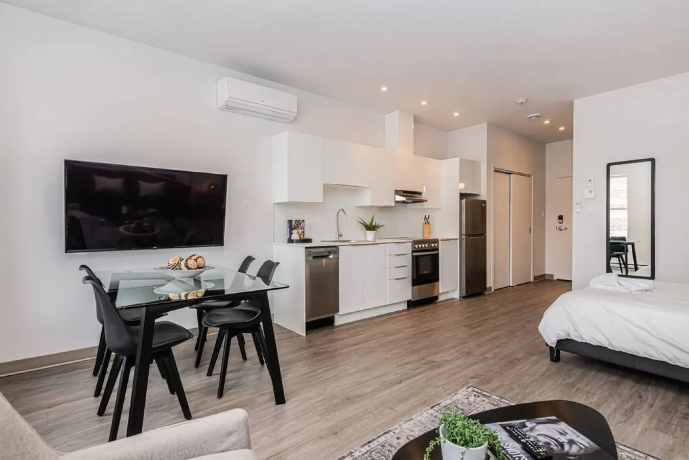 Plateau - Modern and New Studio in the Heart of the City - Unit 7 8