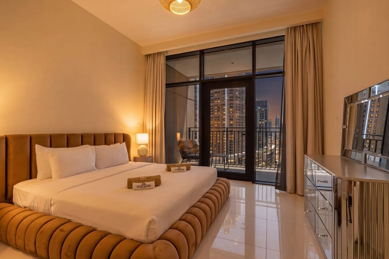 Luxury Corner Home with Stunning City View 2