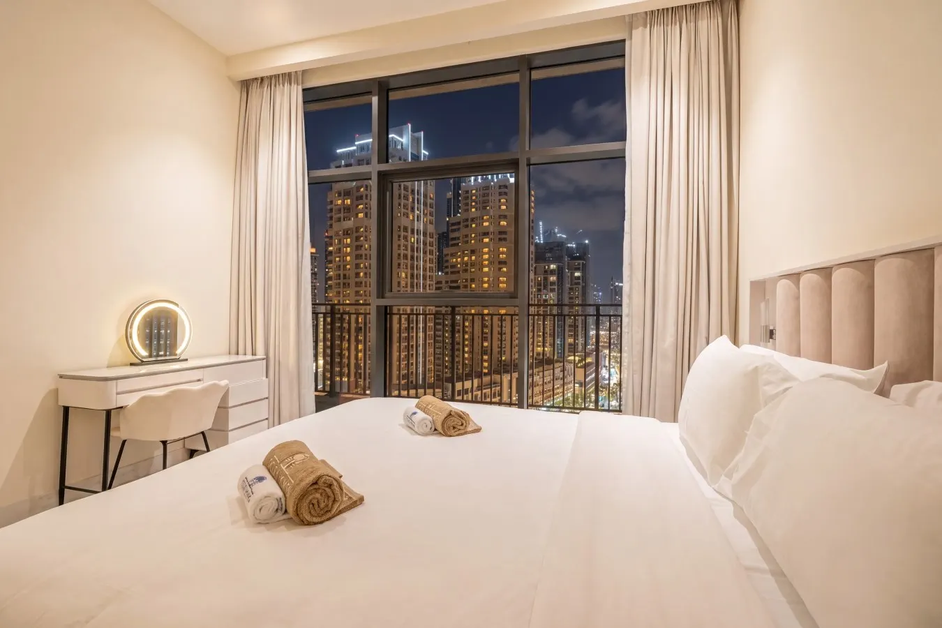 Luxury Corner Home with Stunning City View 15