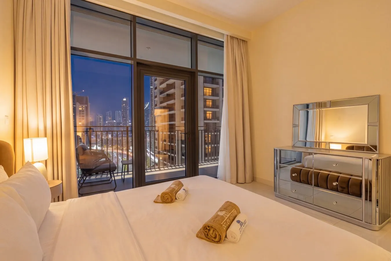 Luxury Corner Home with Stunning City View 19