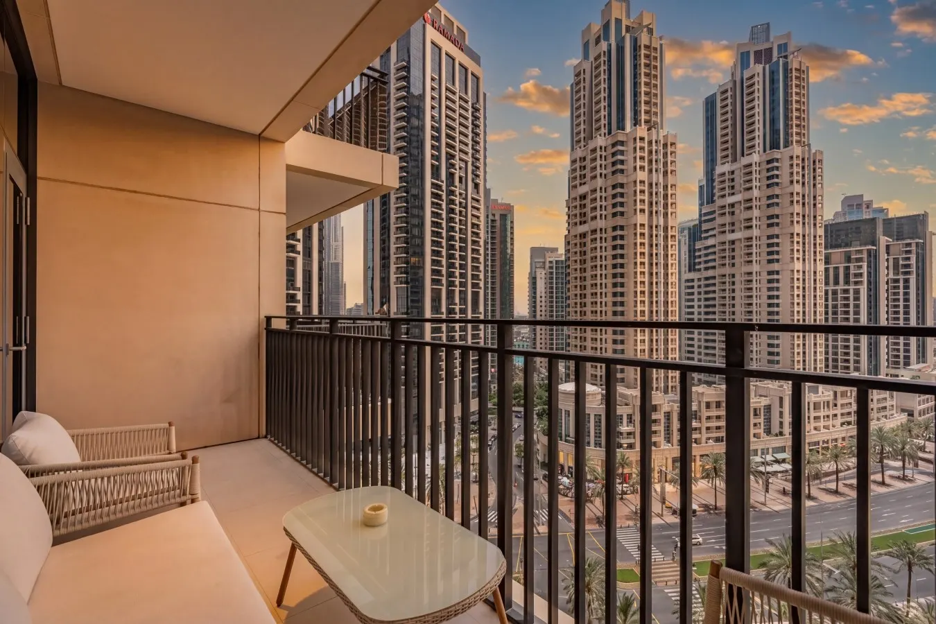 Luxury Corner Home with Stunning City View 3
