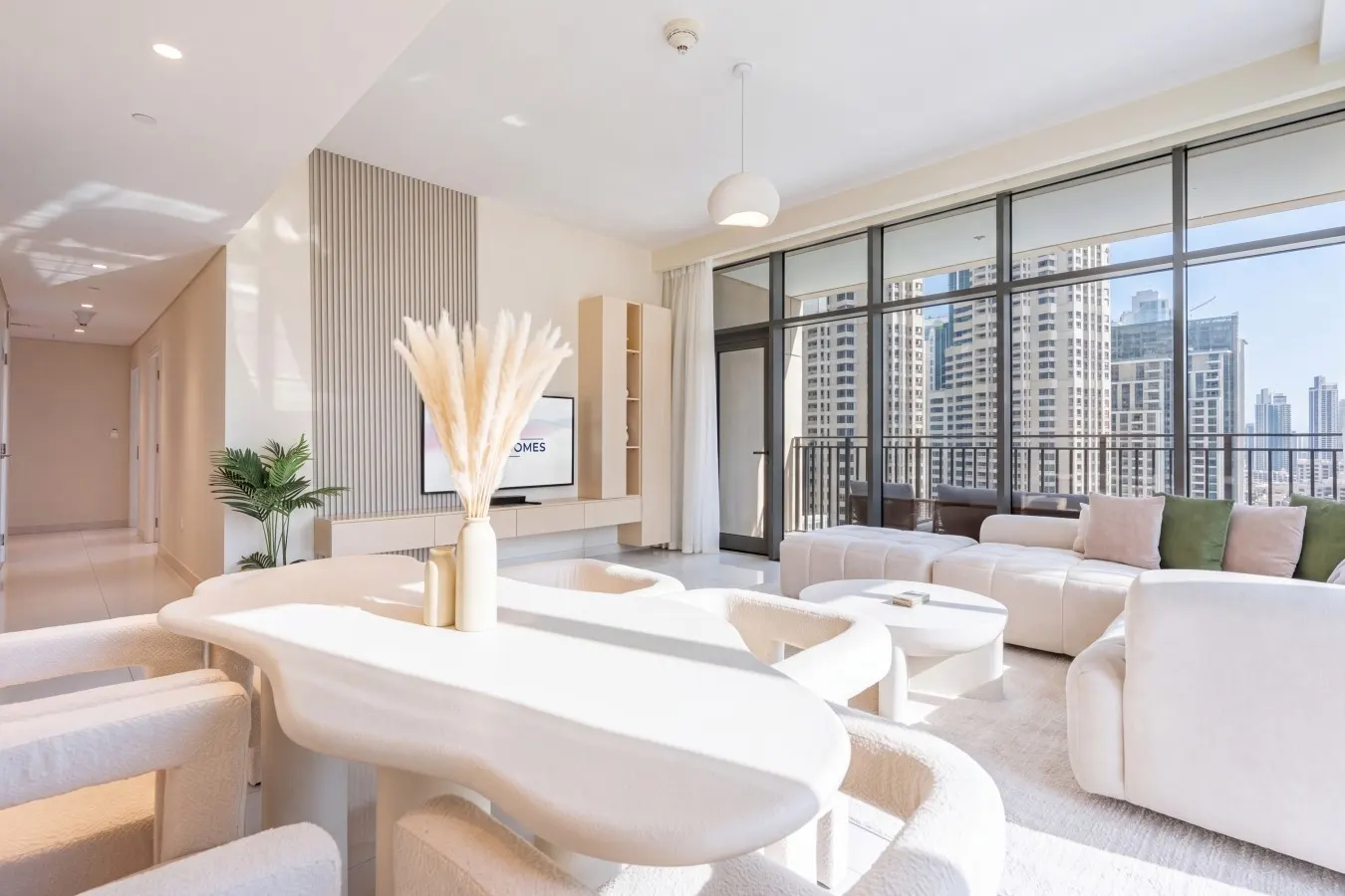 Luxury Corner Home with Stunning City View 4