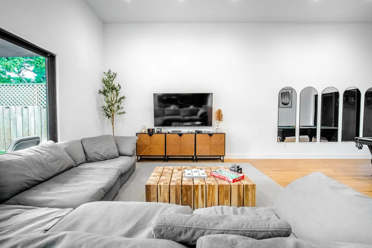 Villa Nero 4BR 2.5BA for 14 Pool, Billiards, Outdoor Lounge, PingPong, Grill & More Design District, Miami 10
