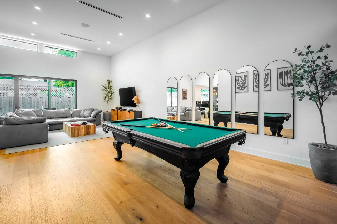 Villa Nero 4BR 2.5BA for 14 Pool, Billiards, Outdoor Lounge, PingPong, Grill & More Design District, Miami 11